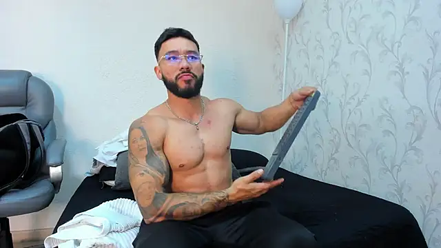 Axel power  online show from 05/13/26, 03:15