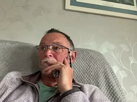 Snapshot of Moonraker64 chatting on 05/19/26, 06:47 Moonraker64 online show from 05/19/26, 06:47