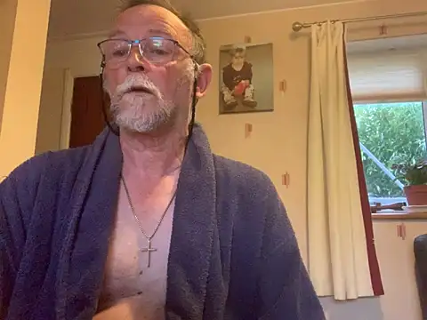 Moonraker64 online show from 06/22/26, 04:42