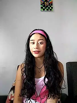 Snapshot of L0lita_Emi12 chatting on 05/15/26, 01:07 L0lita Emi12 online show from 05/15/26, 01:07