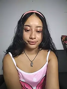 Snapshot of L0lita_Emi12 chatting on 05/17/26, 12:23 L0lita Emi12 online show from 05/17/26, 12:23