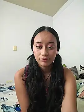 Snapshot of L0lita_Emi12 chatting on 05/21/26, 04:25 L0lita Emi12 online show from 05/21/26, 04:25