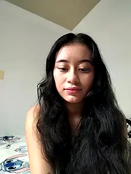 Snapshot of L0lita_Emi12 chatting on 06/13/26, 01:42 L0lita Emi12 online show from 06/13/26, 01:42