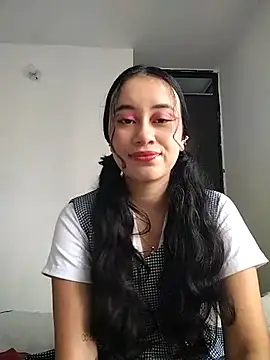 Snapshot of L0lita_Emi12 chatting on 06/27/26, 07:19 L0lita Emi12 online show from 06/27/26, 07:19