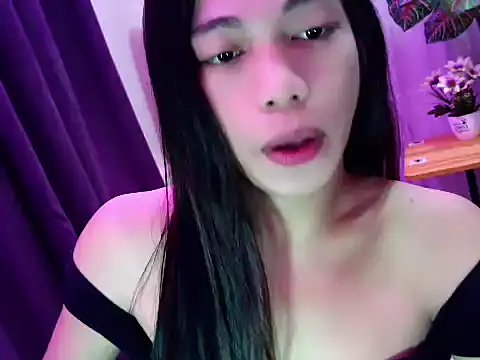 Snapshot of sexyfucksophia chatting on 07/05/26, 01:29 sexyfucksophia online show from 07/05/26, 01:29