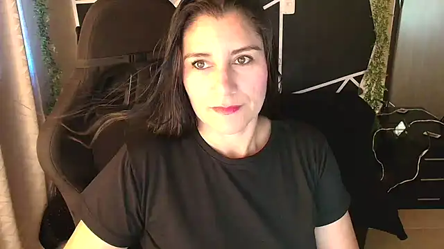 LUCYMILF SEXY online show from 05/18/26, 05:52