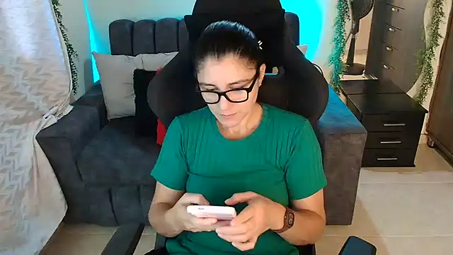 Snapshot of LUCYMILF_SEXY chatting on 07/05/26, 03:08 LUCYMILF SEXY online show from 07/05/26, 03:08