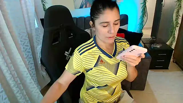 Snapshot of LUCYMILF_SEXY chatting on 08/02/26, 03:54 LUCYMILF SEXY online show from 08/02/26, 03:54