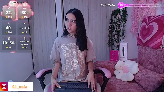 Snapshot of naomi_femme chatting on 06/19/26, 12:20 naomi femme online show from 06/19/26, 12:20