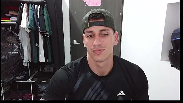 Snapshot of RaulRico chatting on 05/10/26, 11:32 RaulRico online show from 05/10/26, 11:32