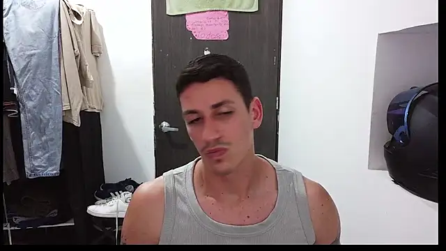 Snapshot of RaulRico chatting on 05/31/26, 01:03 RaulRico online show from 05/31/26, 01:03