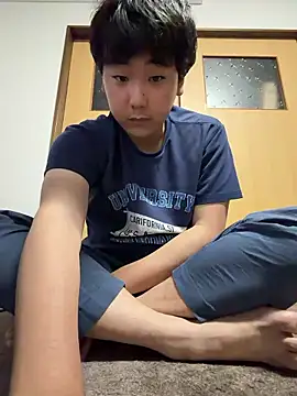 Snapshot of YuuYuu_010 chatting on 06/11/26, 02:04 YuuYuu 010 online show from 06/11/26, 02:04