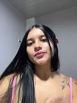 Snapshot of Xhelen_1 chatting on 05/21/26, 05:03 Xhelen 1 online show from 05/21/26, 05:03