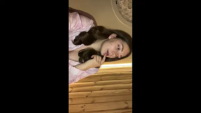 HoneyWithHeat1 online show from 05/22/26, 08:36