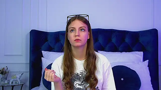 Snapshot of SofiaSarvains chatting on 05/17/26, 06:22 SofiaSarvains online show from 05/17/26, 06:22