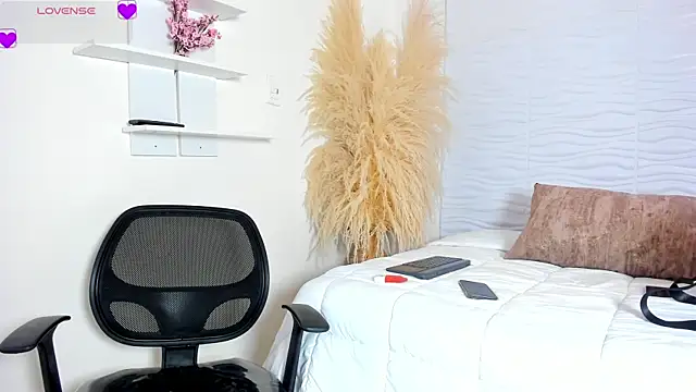 Snapshot of BritneyAndMaleth chatting on 05/15/26, 10:17 BritneyAndMaleth online show from 05/15/26, 10:17