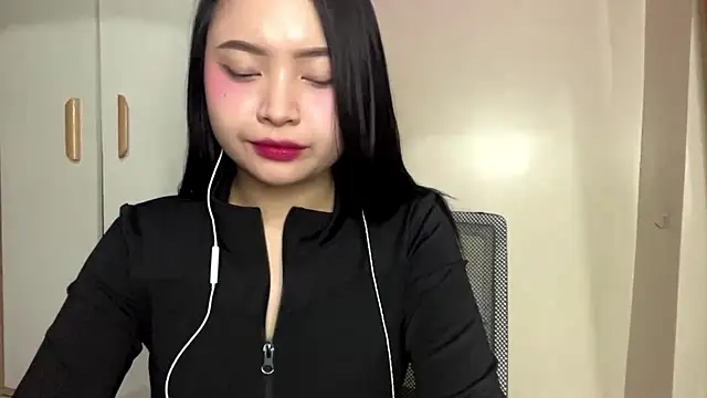 Snapshot of LorindaBeser chatting on 05/10/26, 01:16 LorindaBeser online show from 05/10/26, 01:16