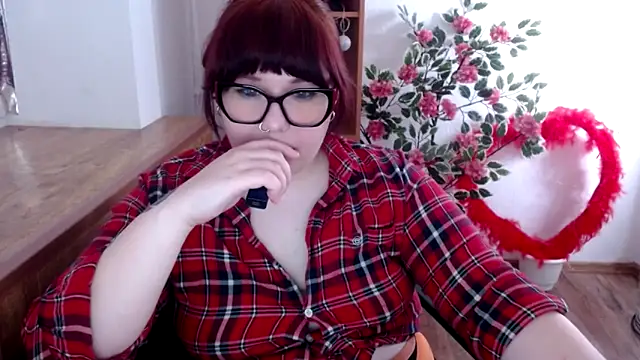 Snapshot of KarolinasHot chatting on 05/20/26, 12:39 KarolinasHot online show from 05/20/26, 12:39