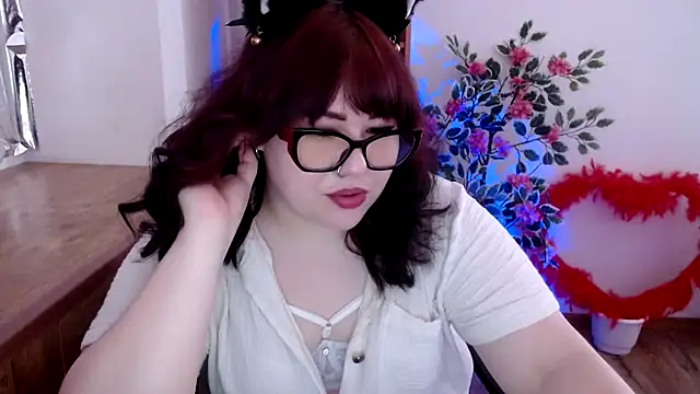 Snapshot of KarolinasHot chatting on 06/05/26, 05:40 KarolinasHot online show from 06/05/26, 05:40