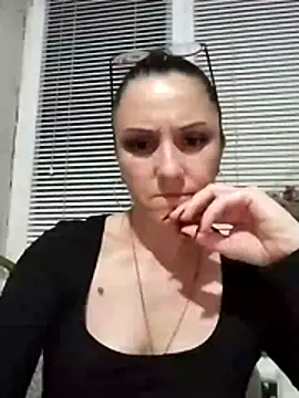 MillaMia45 online show from 05/17/26, 07:21