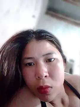Snapshot of Linie22 chatting on 05/19/26, 03:46 Linie22 online show from 05/19/26, 03:46