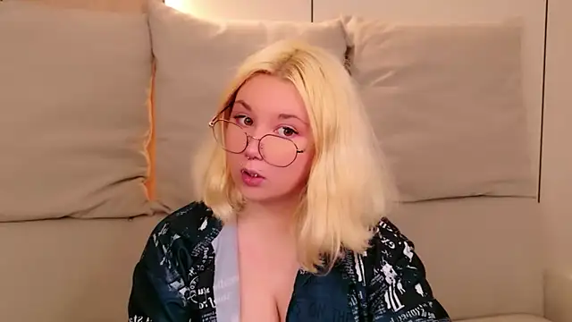 Snapshot of Cassey_Well chatting on 05/20/26, 08:48 Cassey Well online show from 05/20/26, 08:48