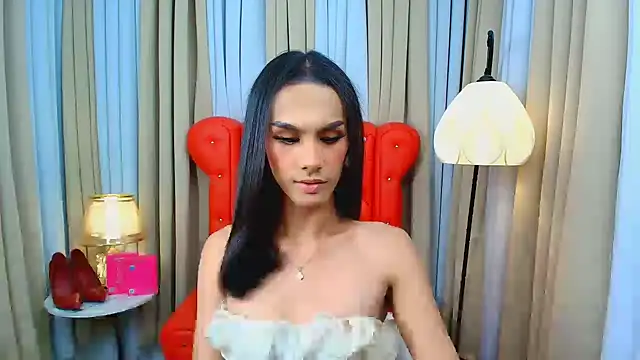 Snapshot of Estella_Hilton chatting on 06/14/26, 11:01 Estella Hilton online show from 06/14/26, 11:01