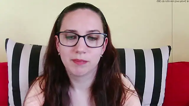 Snapshot of EmilyHotAngel chatting on 05/27/26, 03:42 EmilyHotAngel online show from 05/27/26, 03:42