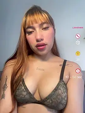 Camila Diaz  online show from 05/06/26, 03:39