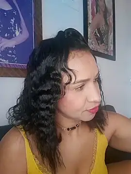 Snapshot of mell0102 chatting on 05/18/26, 12:00 mell0102 online show from 05/18/26, 12:00
