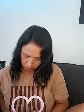 Snapshot of mell0102 chatting on 06/02/26, 02:41 mell0102 online show from 06/02/26, 02:41