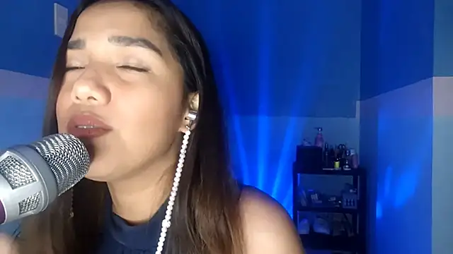AnneHanacek online show from 05/11/26, 04:04