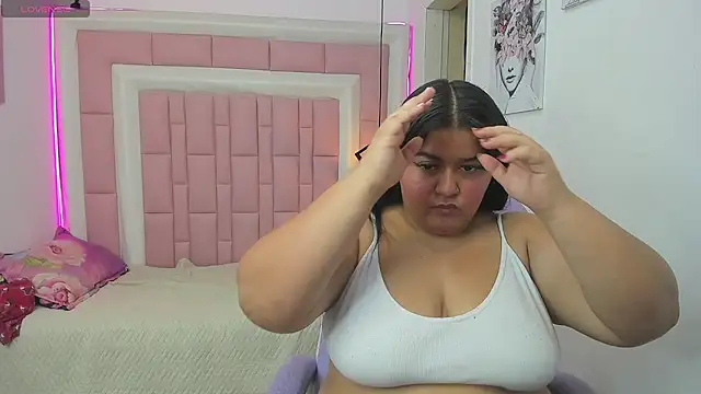 Snapshot of Princess_Xoxo chatting on 05/18/26, 01:45 Princess Xoxo online show from 05/18/26, 01:45