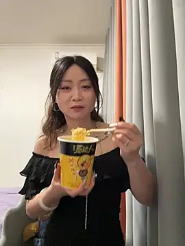 Snapshot of huihui_520 chatting on 05/15/26, 07:04 huihui 520 online show from 05/15/26, 07:04