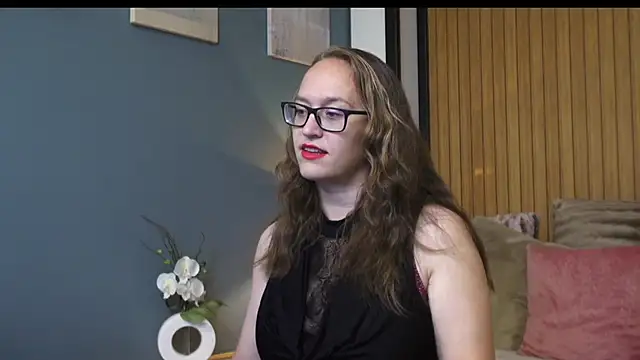 Snapshot of JasmineWhite chatting on 06/30/26, 04:46 JasmineWhite online show from 06/30/26, 04:46