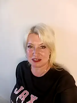 MollyyJoyy online show from 05/13/26, 02:47