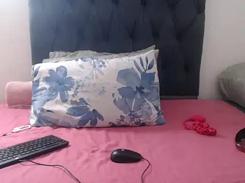 SweetCandyXoxo online show from 05/13/26, 10:01