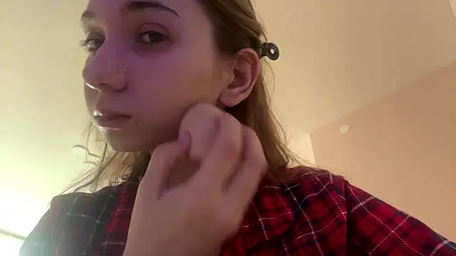 Snapshot of alya_dream chatting on 05/14/26, 05:14 alya dream online show from 05/14/26, 05:14