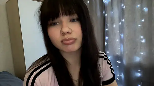 Snapshot of EmilyMercurial chatting on 05/15/26, 08:32 EmilyMercurial online show from 05/15/26, 08:32