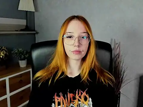 Snapshot of foxSonya chatting on 05/15/26, 05:36 foxSonya online show from 05/15/26, 05:36