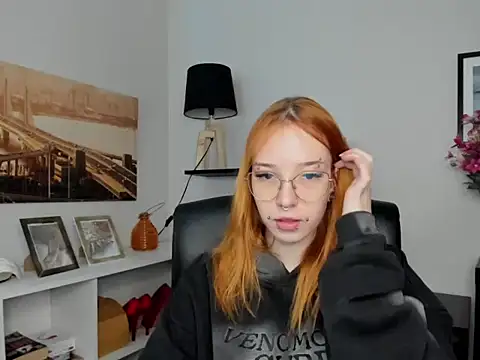 Snapshot of foxSonya chatting on 05/18/26, 05:35 foxSonya online show from 05/18/26, 05:35