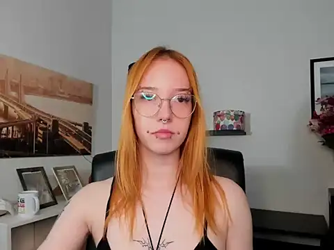 Snapshot of foxSonya chatting on 05/25/26, 05:46 foxSonya online show from 05/25/26, 05:46