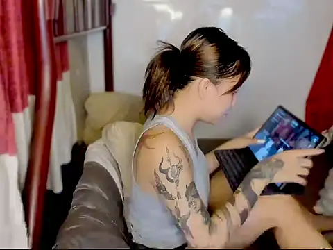 Snapshot of ArianaLore chatting on 07/28/26, 11:39 ArianaLore online show from 07/28/26, 11:39