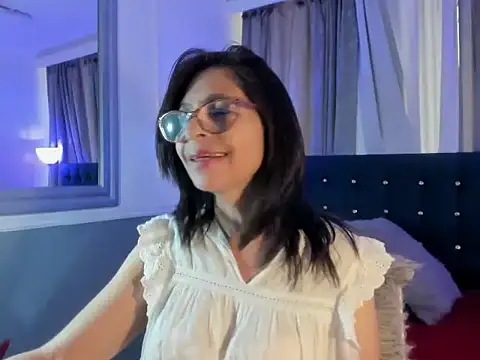 Snapshot of lena_gray chatting on 06/04/26, 04:57 lena gray online show from 06/04/26, 04:57