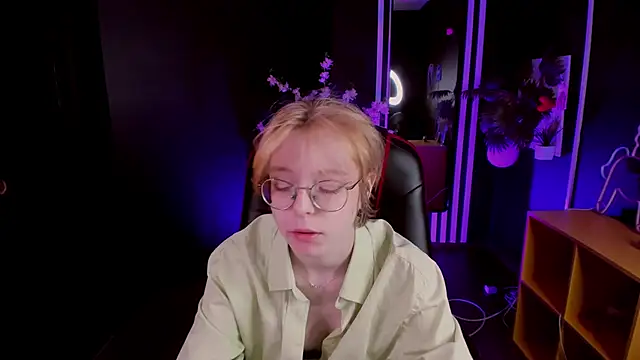 FoxxyyPolly online show from 05/18/26, 05:35