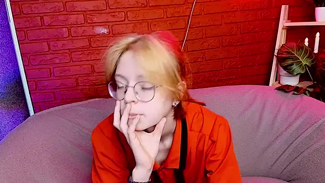 FoxxyyPolly online show from 05/21/26, 05:25
