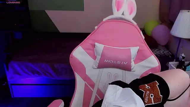 FoxxyyPolly online show from 06/07/26, 05:33