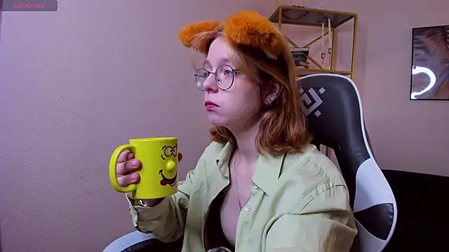 FoxxyyPolly online show from 06/19/26, 05:23