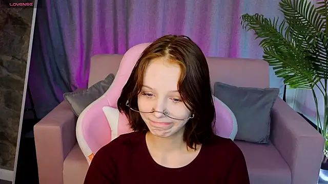 Snapshot of AliceJohansone chatting on 05/20/26, 01:34 AliceJohansone online show from 05/20/26, 01:34