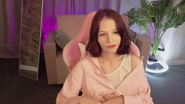 Snapshot of AliceJohansone chatting on 05/30/26, 01:25 AliceJohansone online show from 05/30/26, 01:25